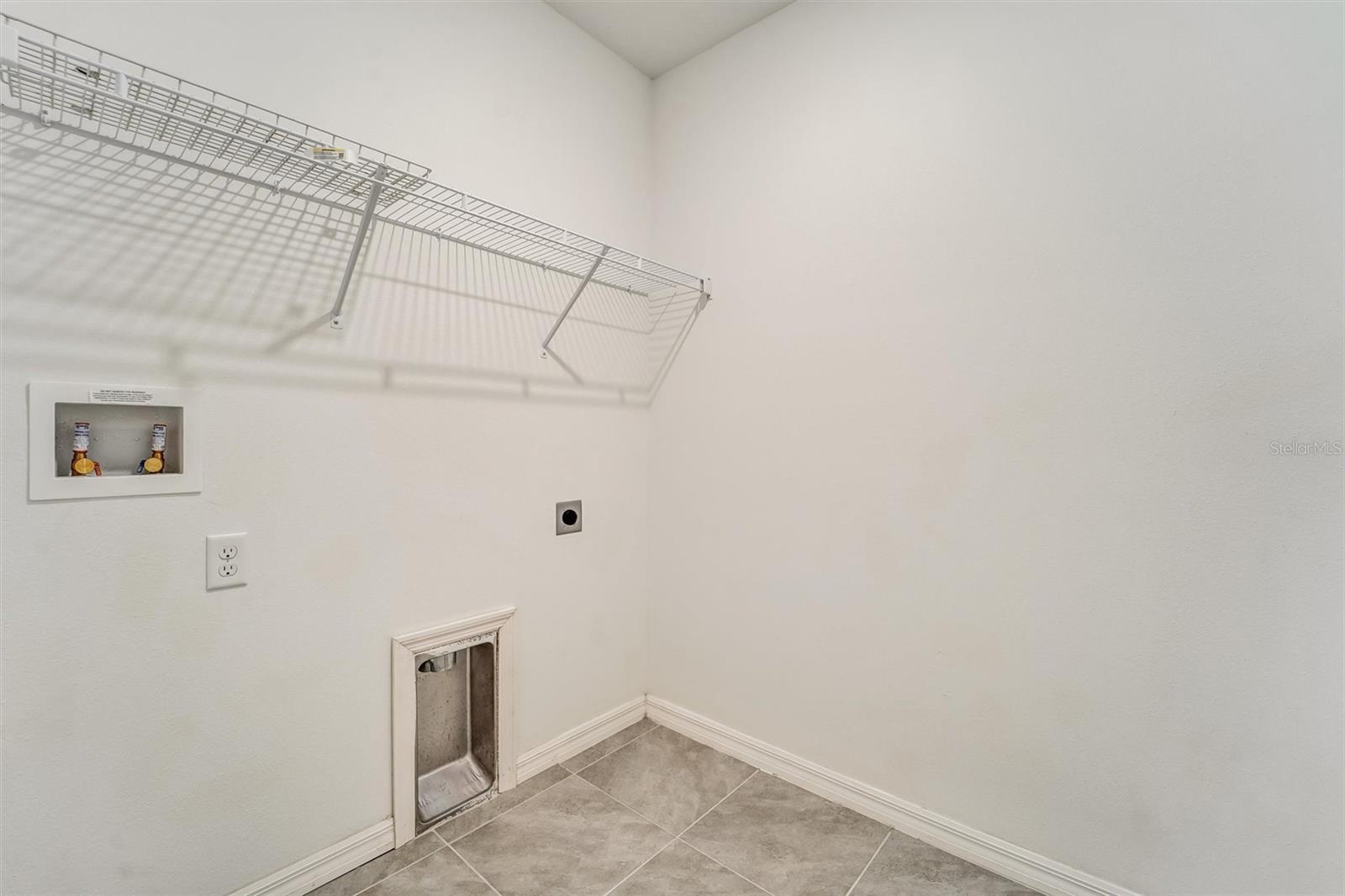 6785 Branham Mill Ct Property Photo 17