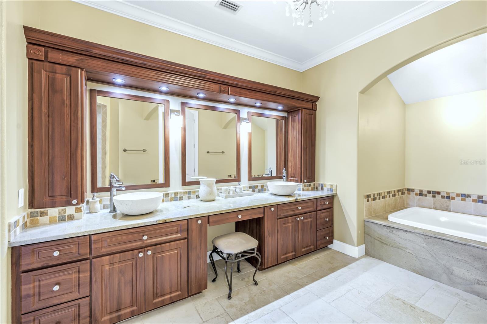 14365 Eagle Pointe Dr Property Photo 32