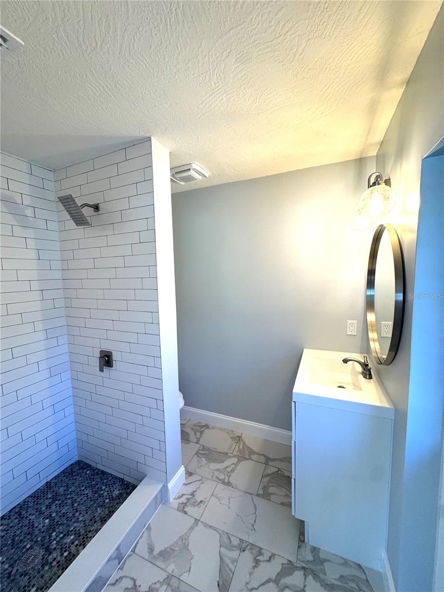 4518 Helena St Ne Property Photo 28