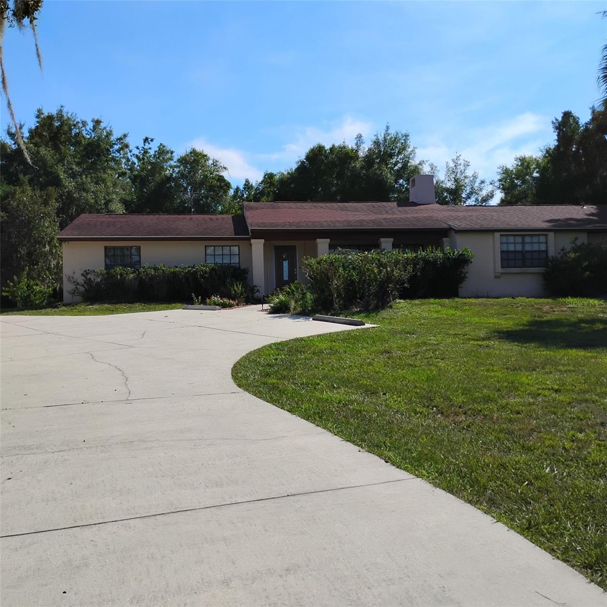 8943 Silver Lake Dr Property Photo 1