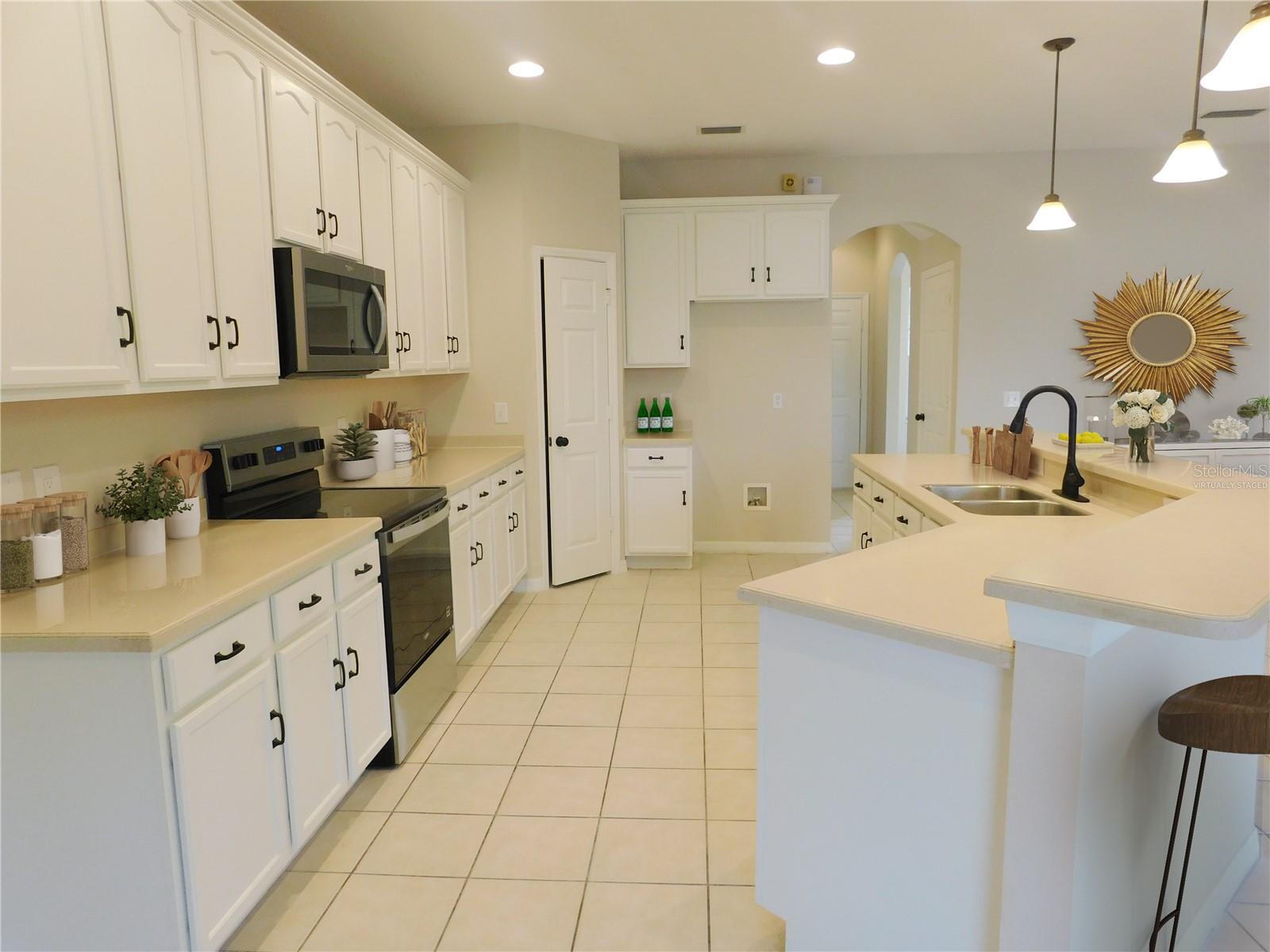 12902 Cattail Shore Ln Property Photo 5