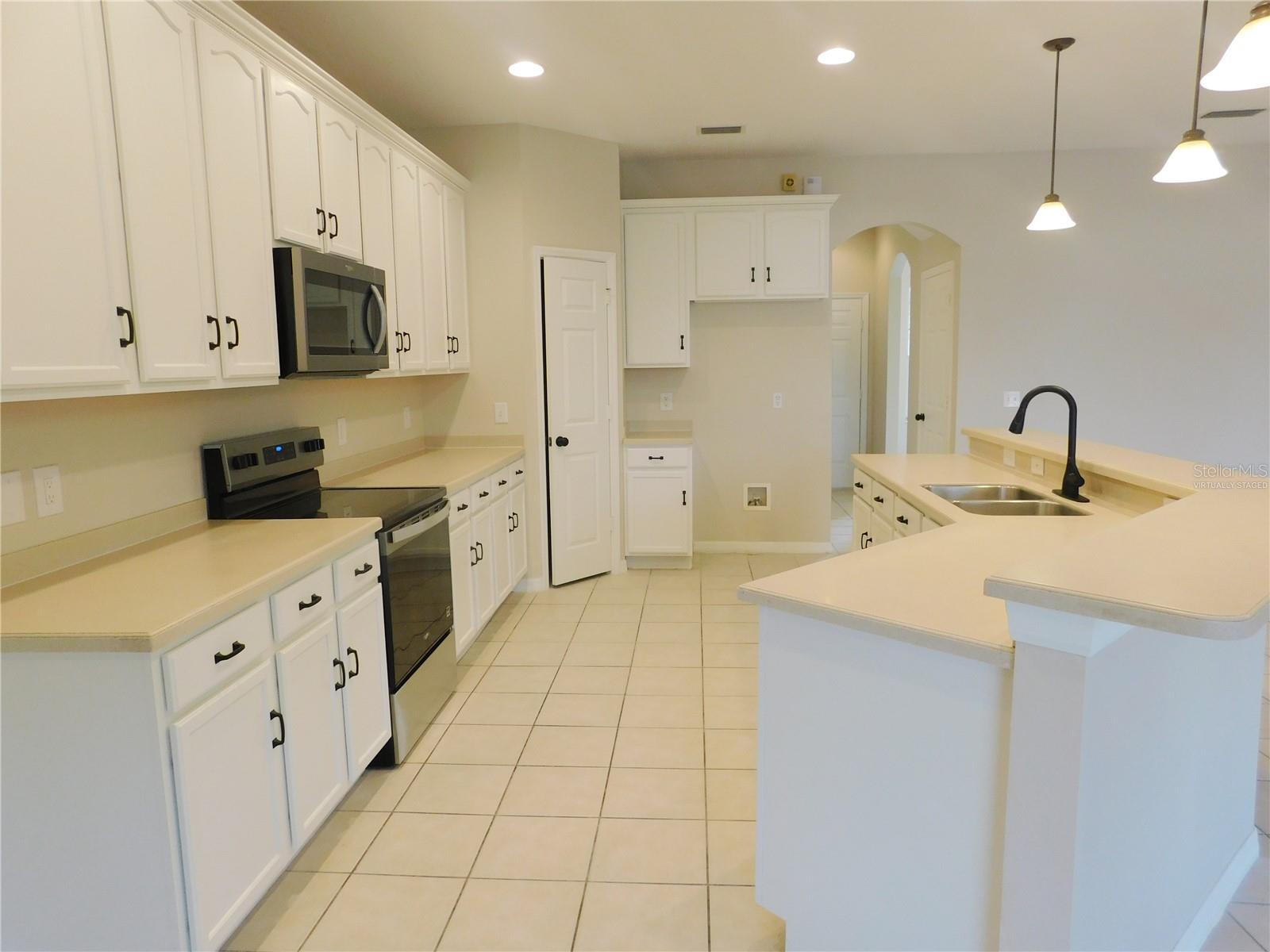 12902 Cattail Shore Ln Property Photo 6