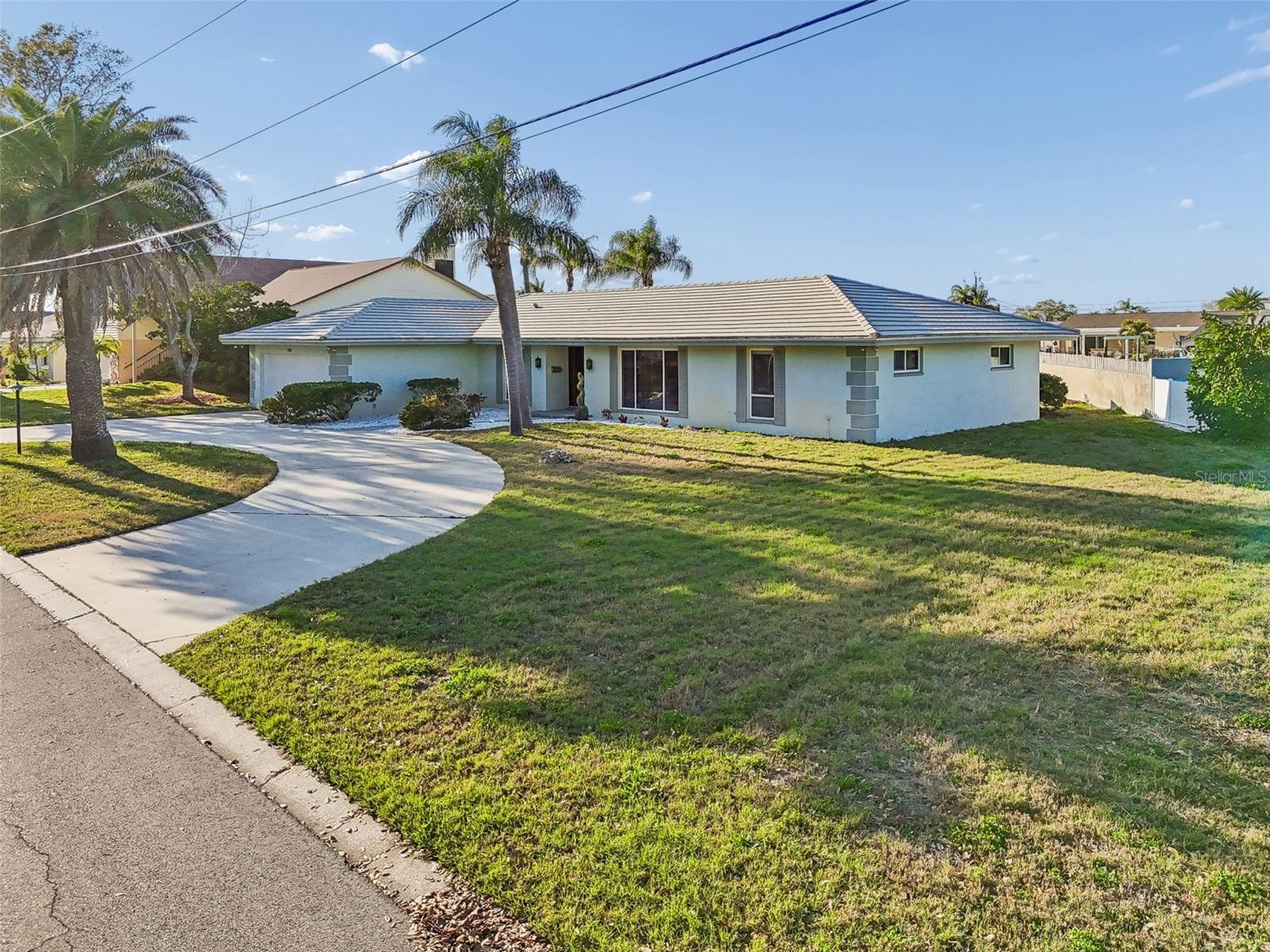 4415 Clearwater Harbor Dr N Property Photo 10