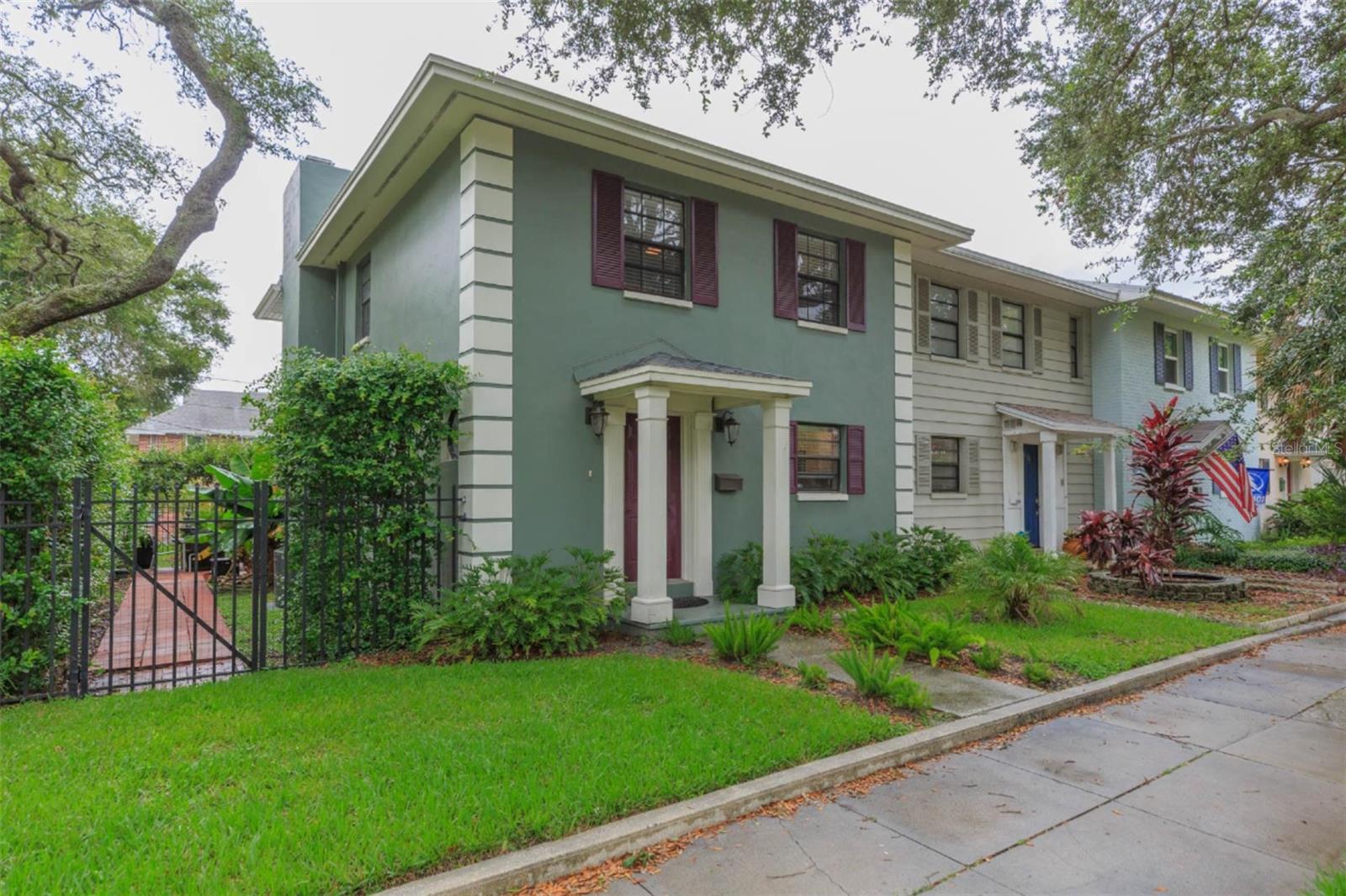 702 W BAY ST #A Property Photo 1