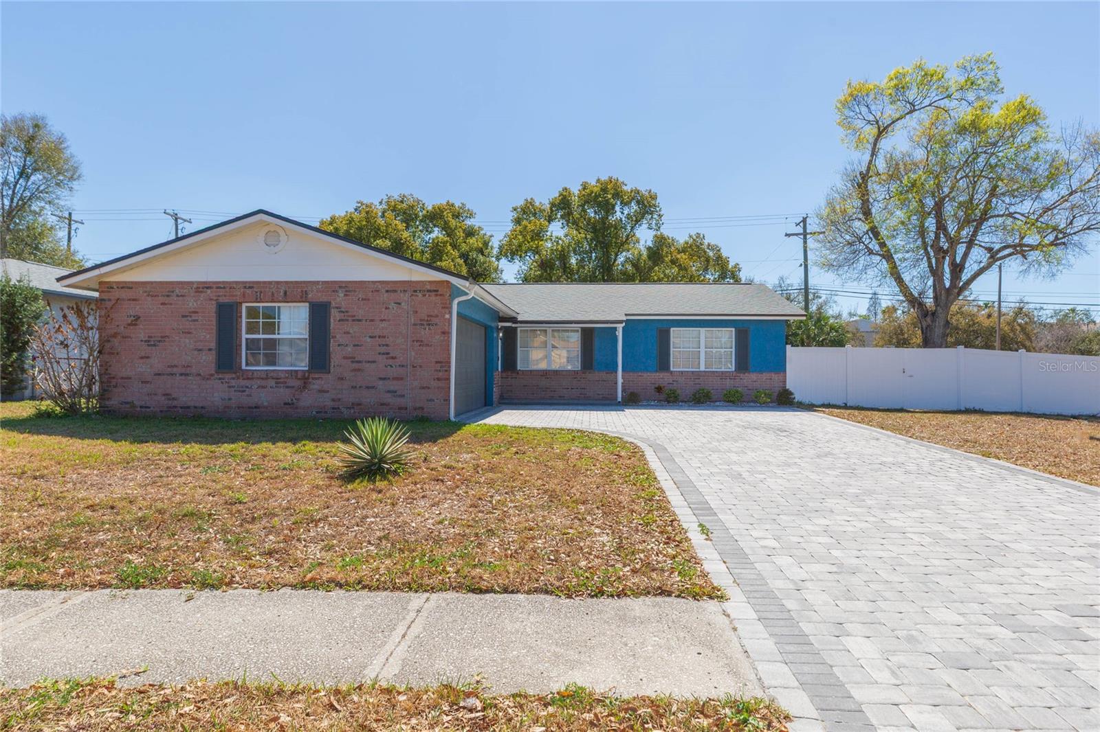 2307 Lincoln Ct Property Photo 2