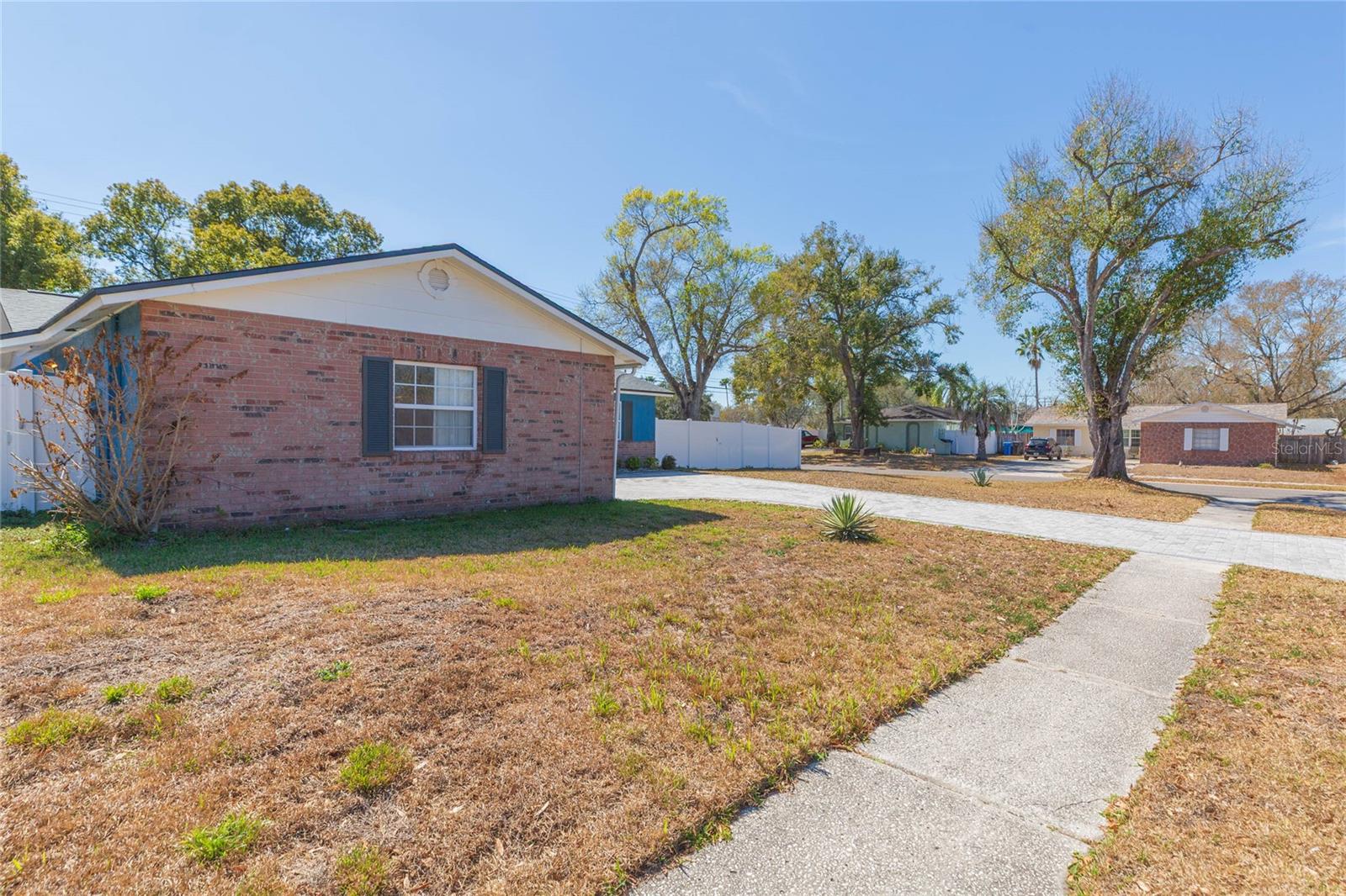 2307 Lincoln Ct Property Photo 3