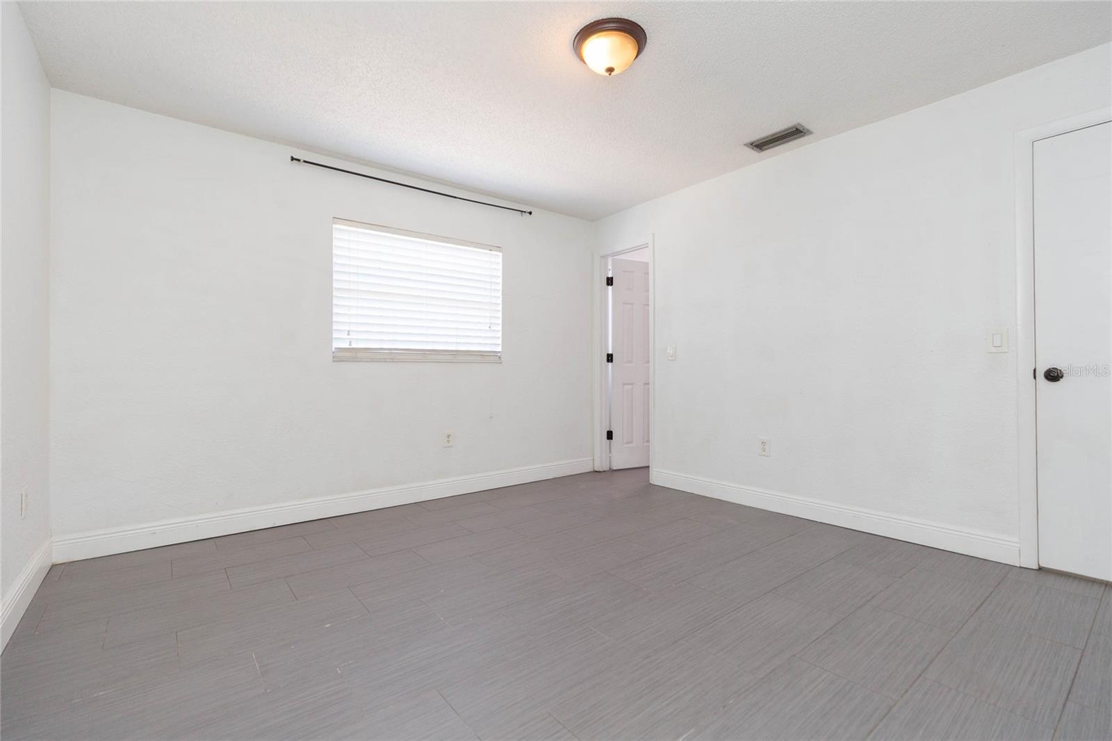 2307 Lincoln Ct Property Photo 23