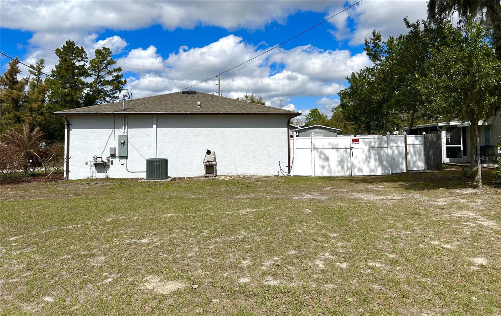 4096 Thunderbird Ave Property Photo 5