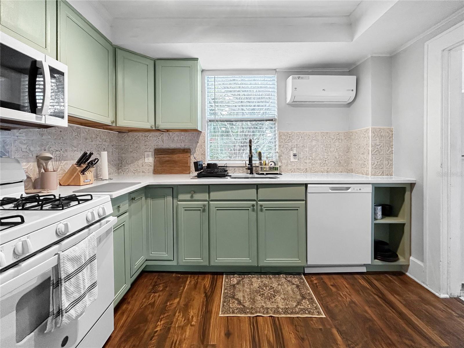 TB8481729 Property Photo 6