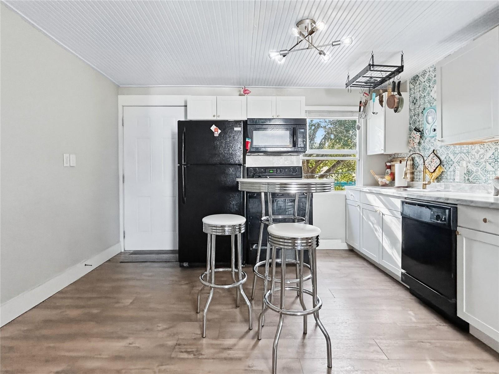 TB8481729 Property Photo 10