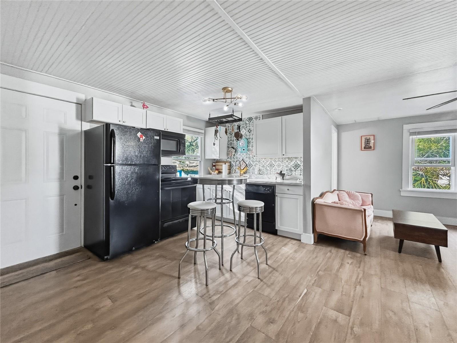 TB8481729 Property Photo 12