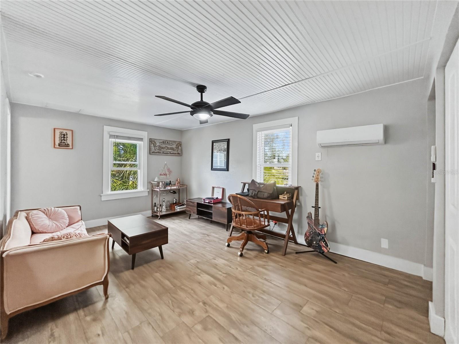 TB8481729 Property Photo 16