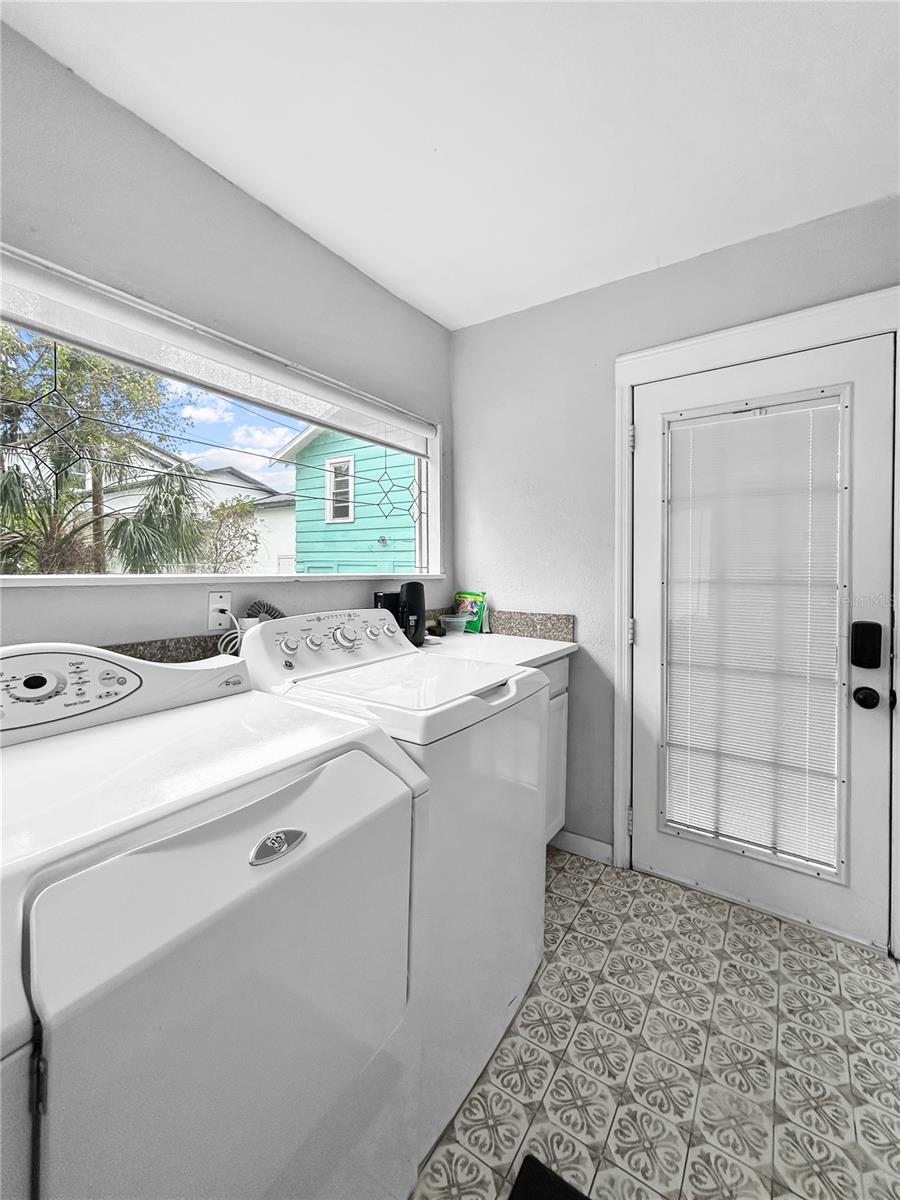 TB8481729 Property Photo 32