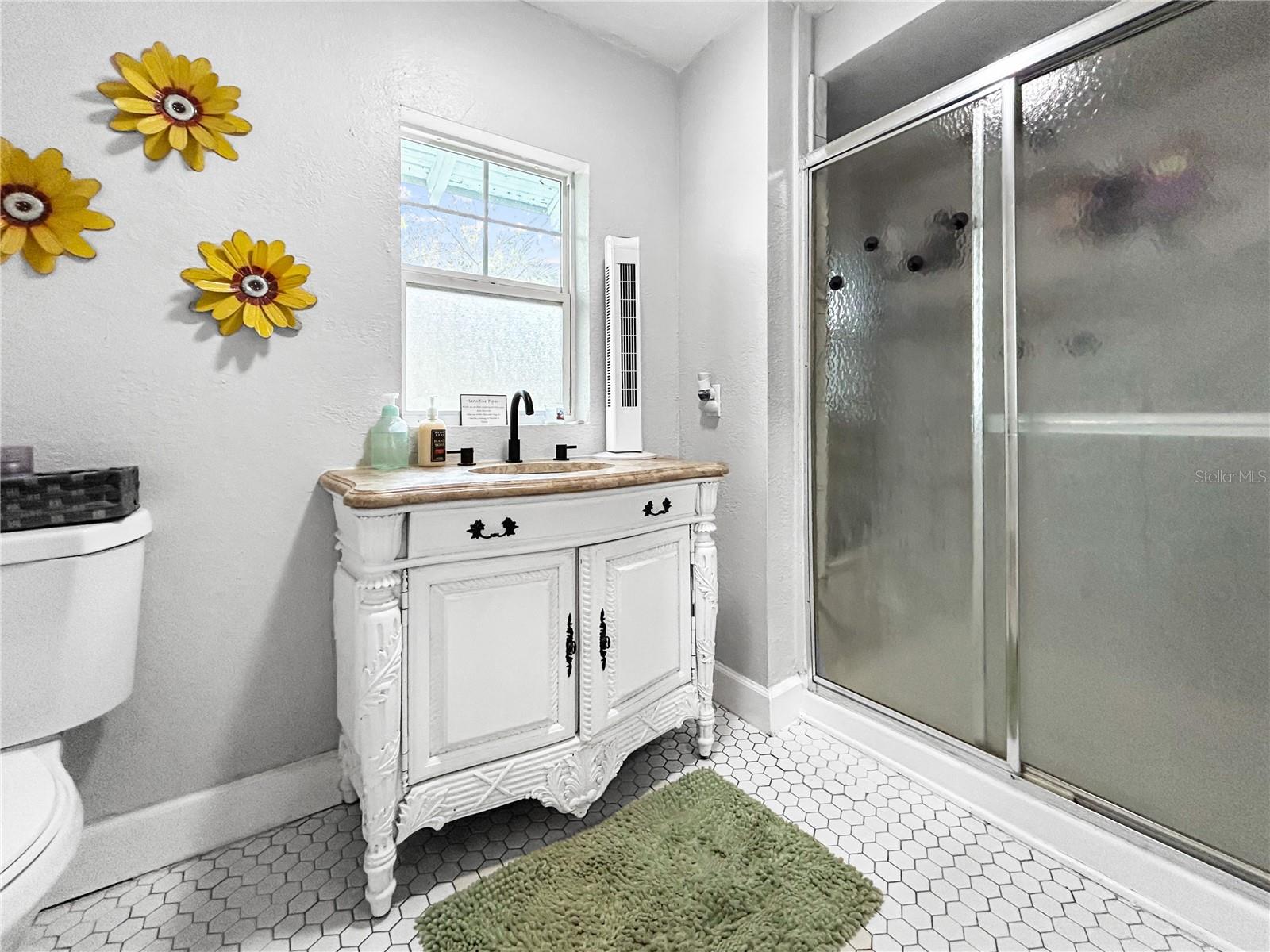 TB8481729 Property Photo 41