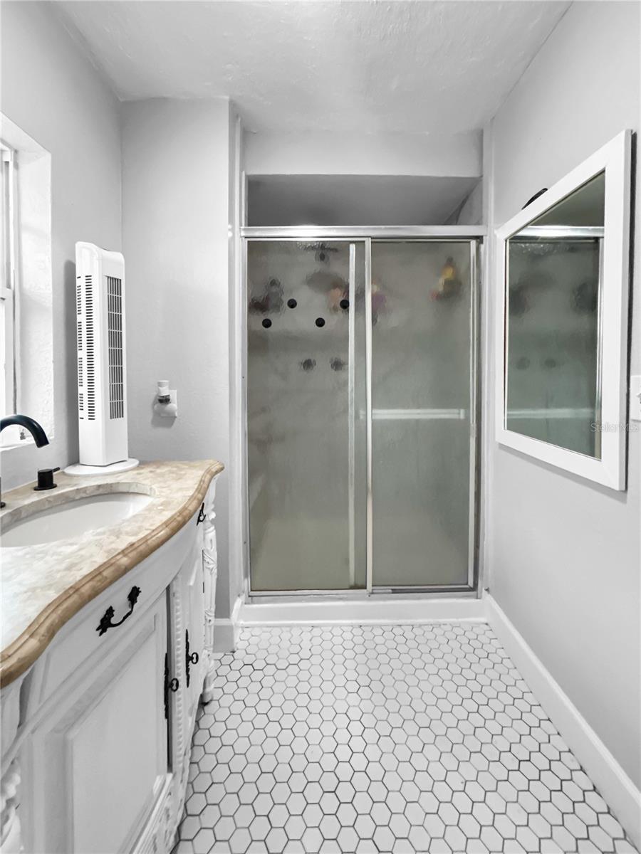 TB8481729 Property Photo 43