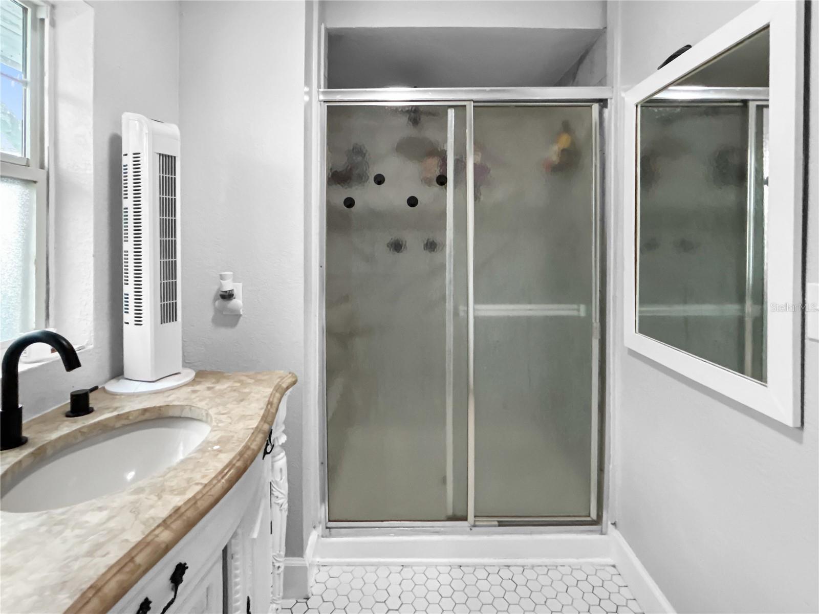 TB8481729 Property Photo 44
