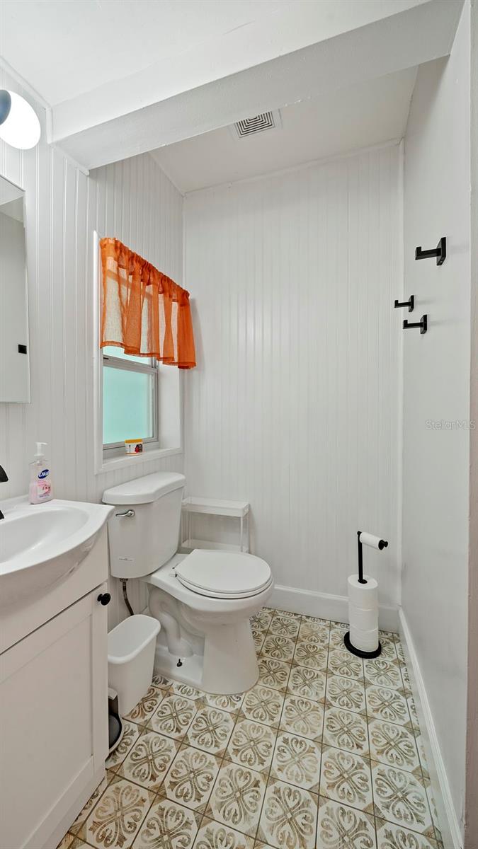 TB8481729 Property Photo 46