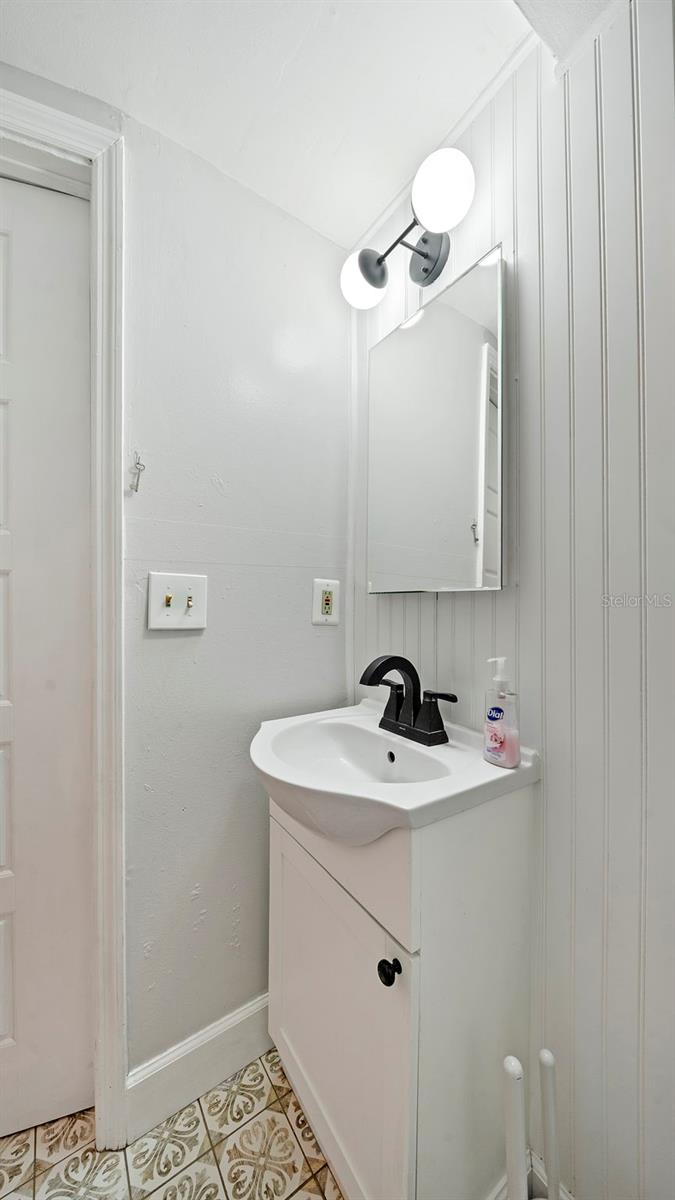 TB8481729 Property Photo 47