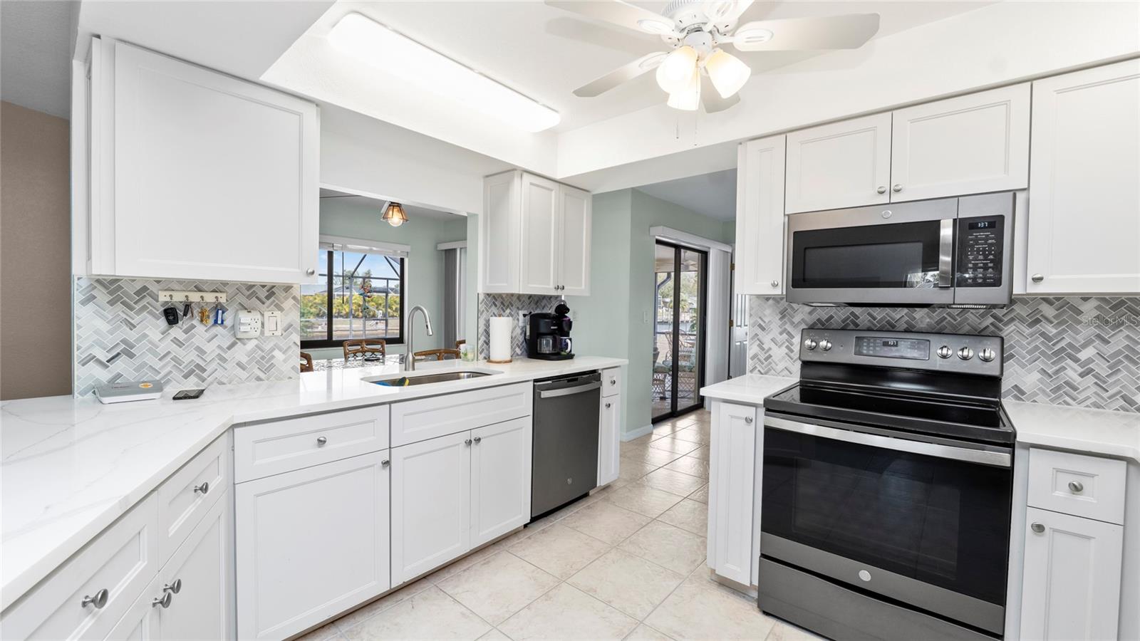 27248 San Marino Dr Property Photo 5