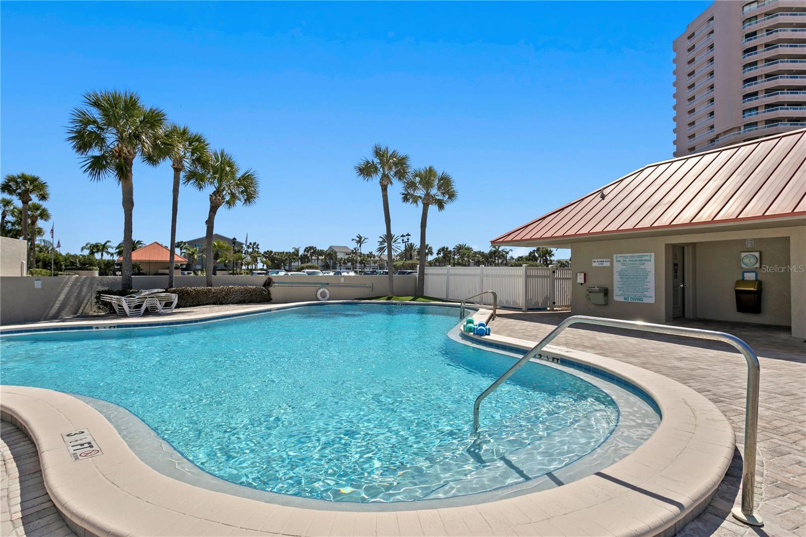 1290 Gulf Blvd #1002 Property Photo 2