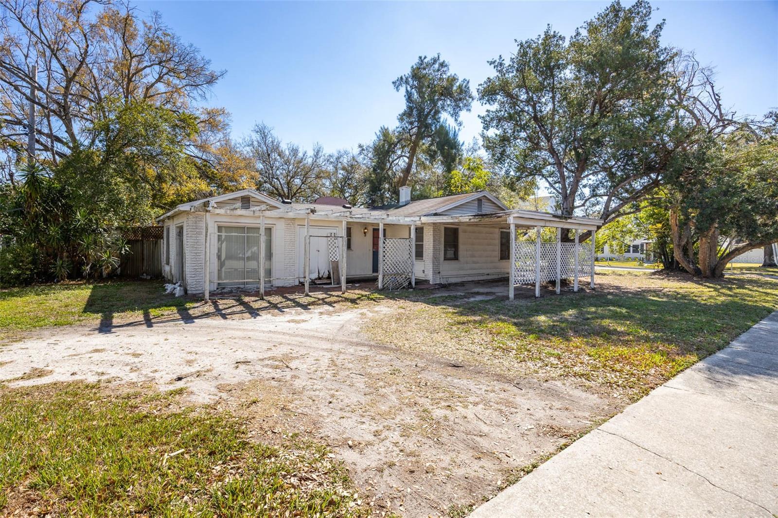 2627 W Watrous Ave Property Photo 6