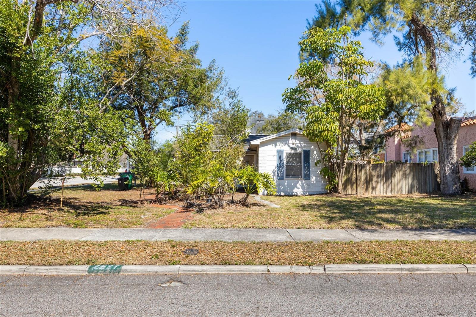 2627 W Watrous Ave Property Photo 9