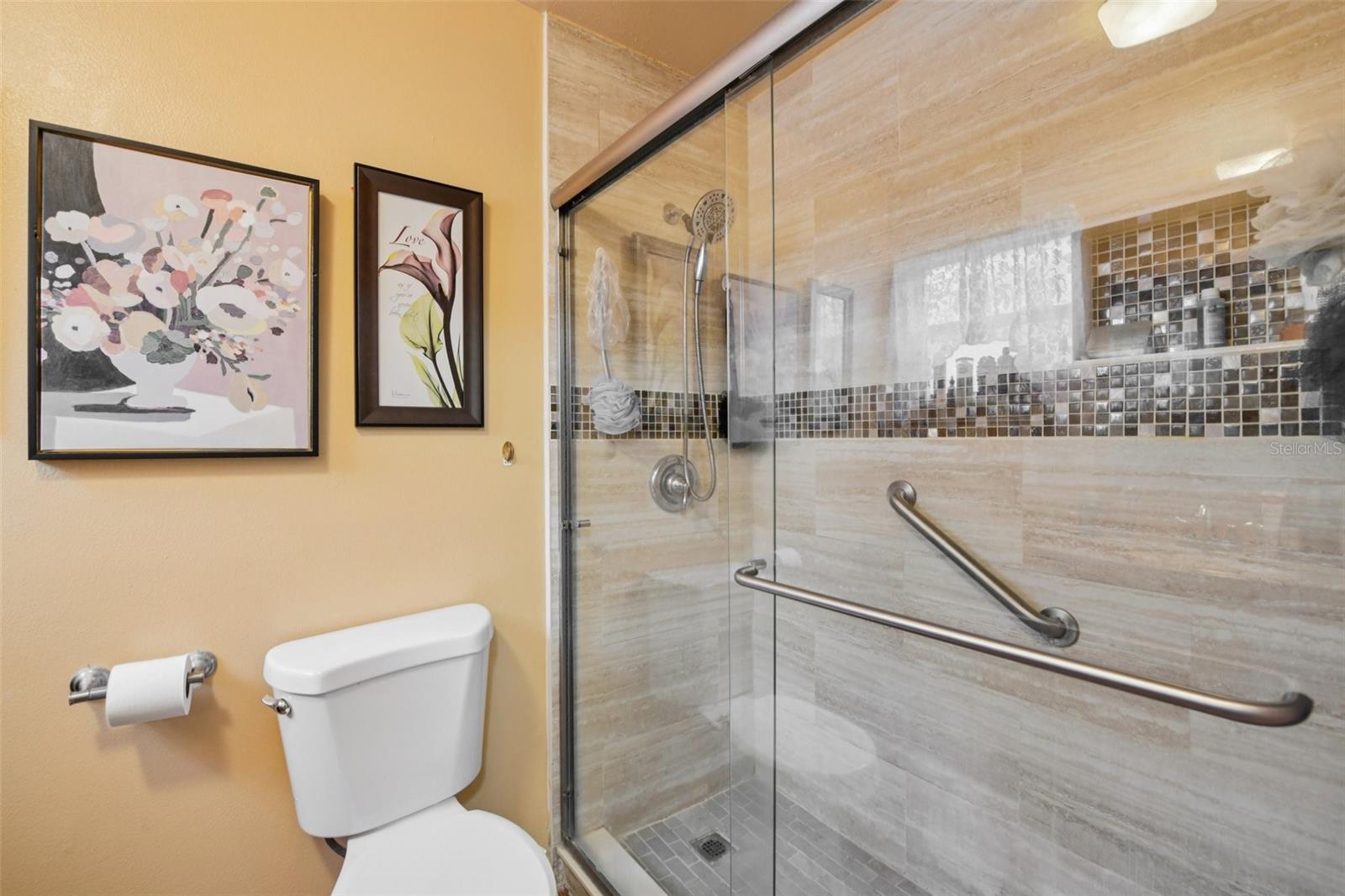 10407 Larissa St Property Photo 12