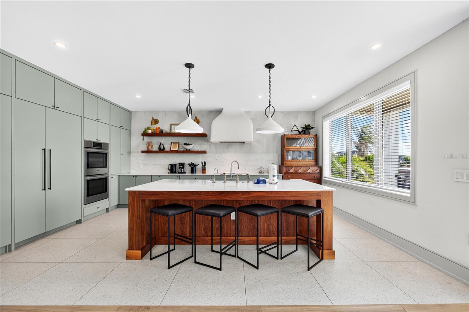 100 12th St N Property Photo 5