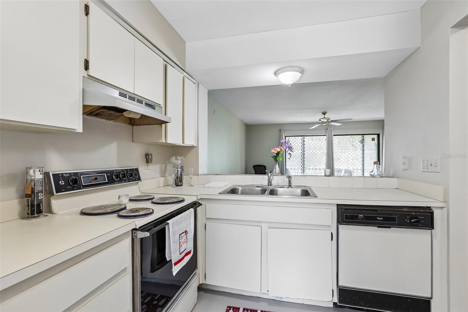 8419 Laurelon Pl Property Photo 17