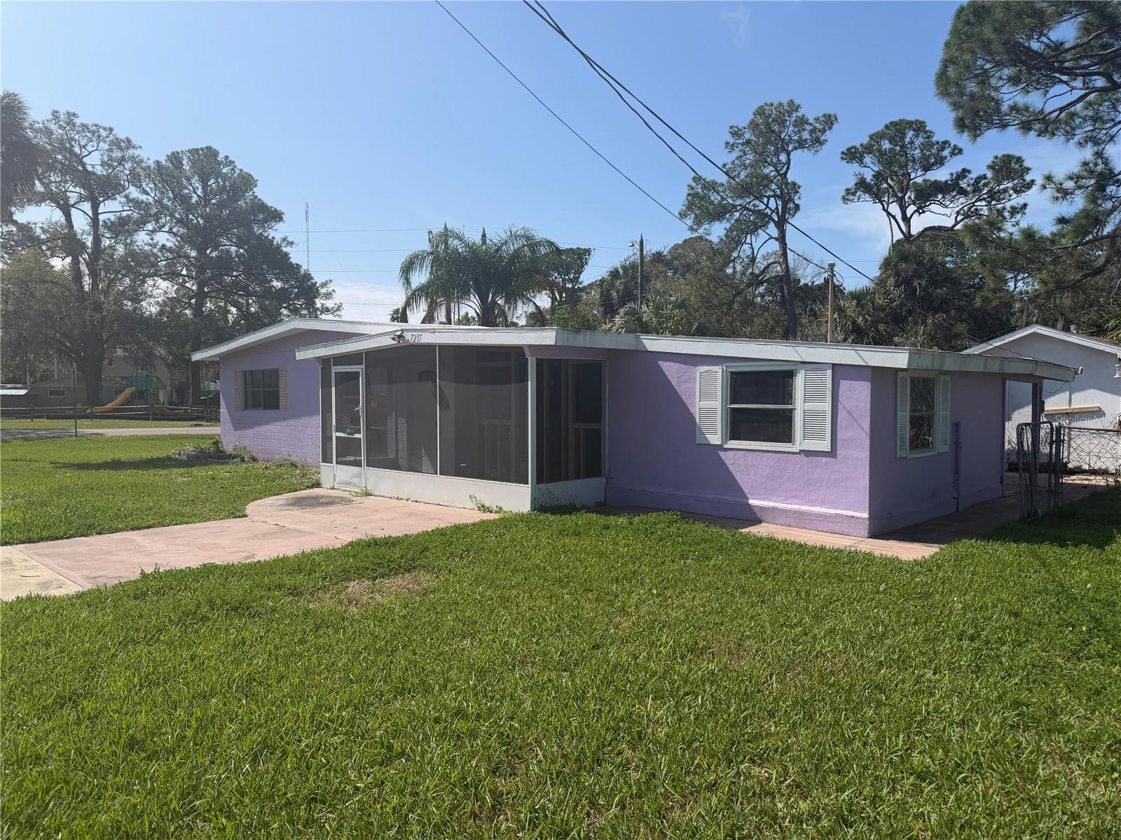 7235 Royal Palm Dr Property Photo 1