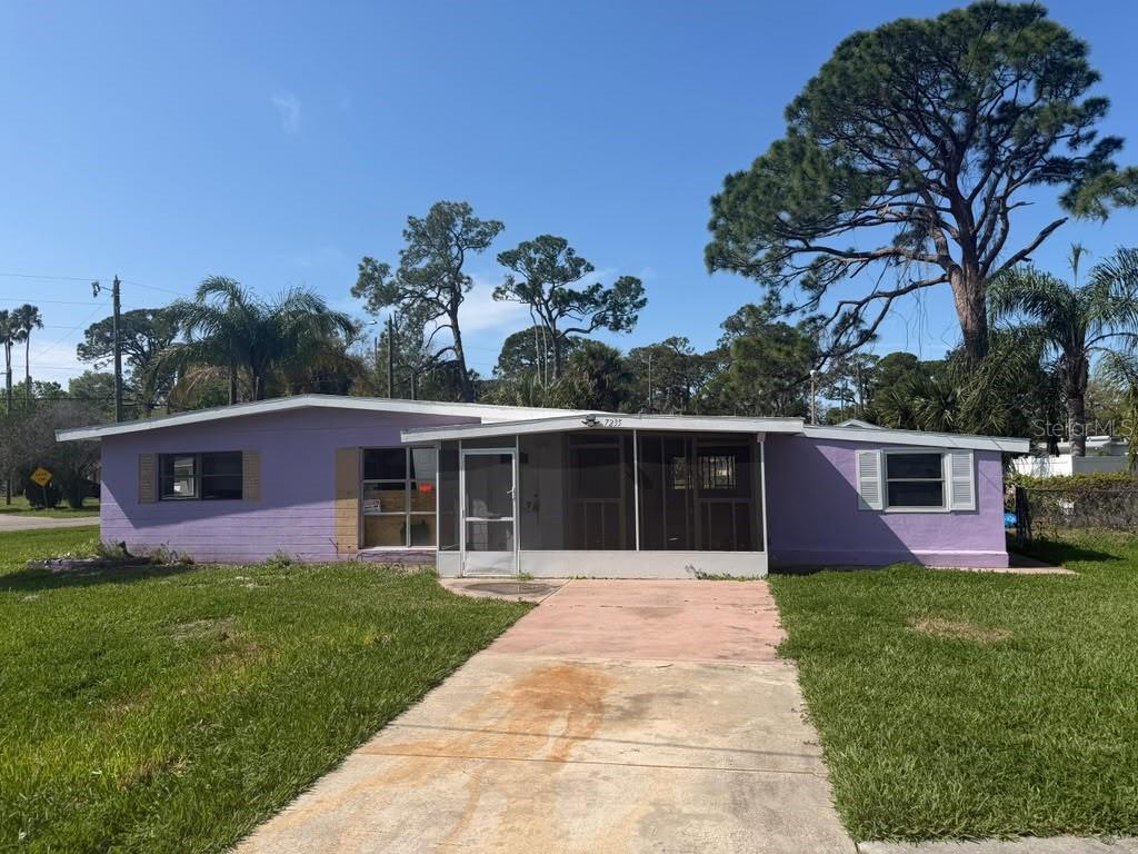 7235 Royal Palm Dr Property Photo 2