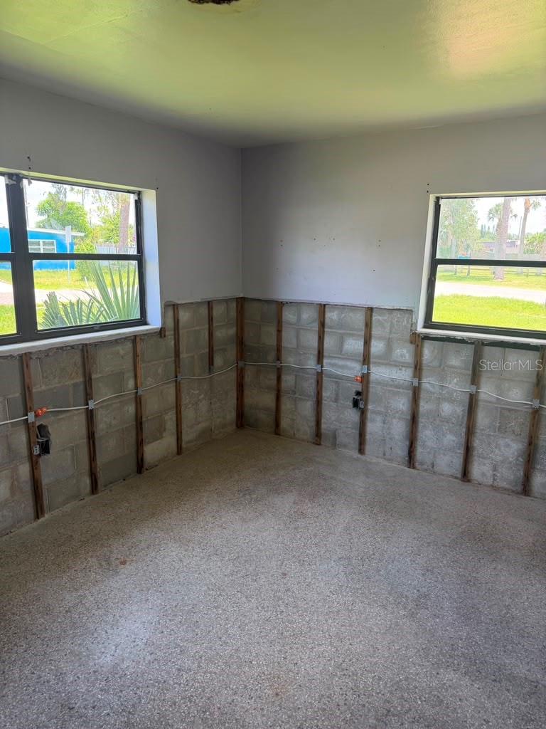 7235 Royal Palm Dr Property Photo 9