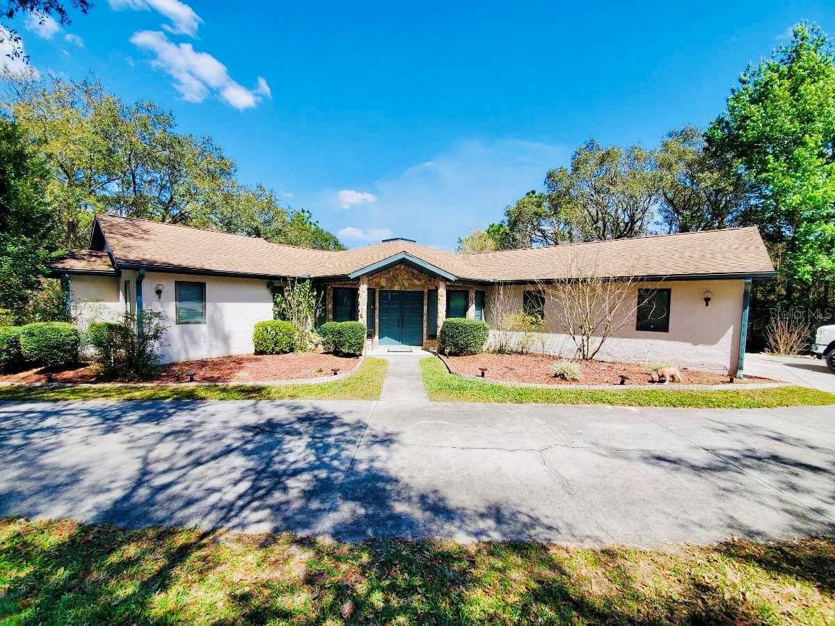 585 E Foresthill Pl Property Photo 1
