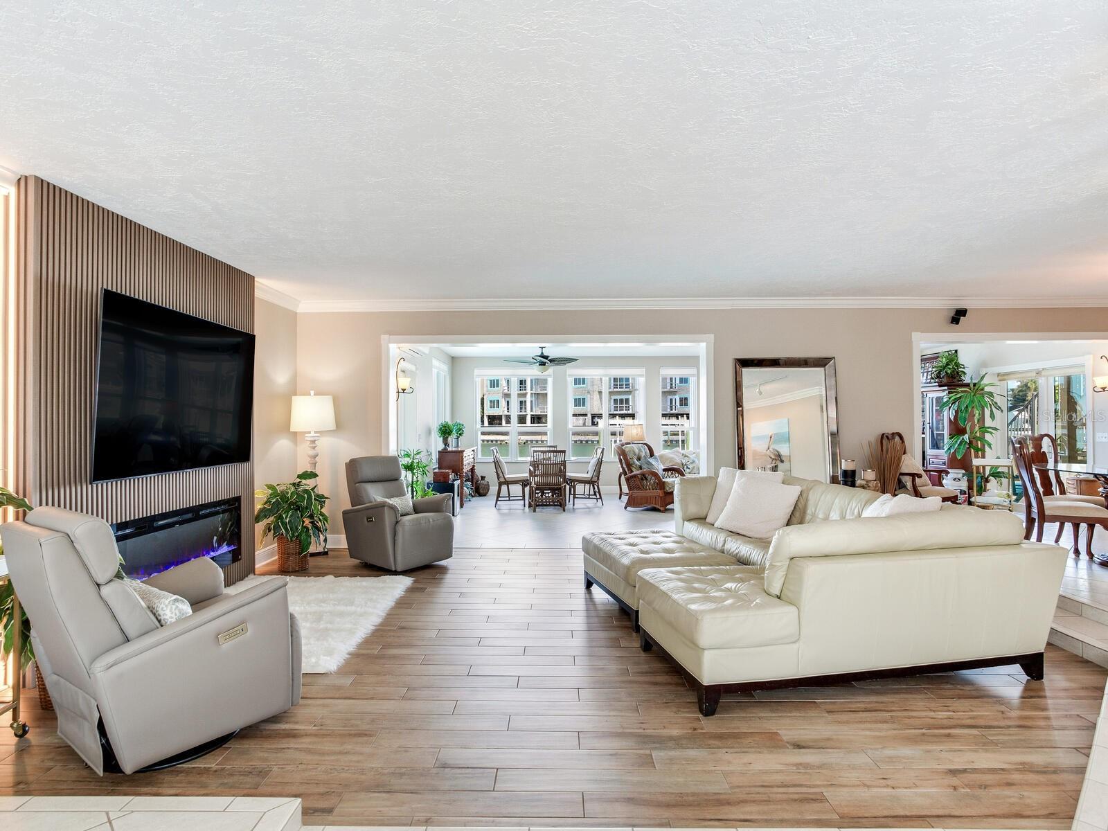 210 Dolphin Pt #b Property Photo 6