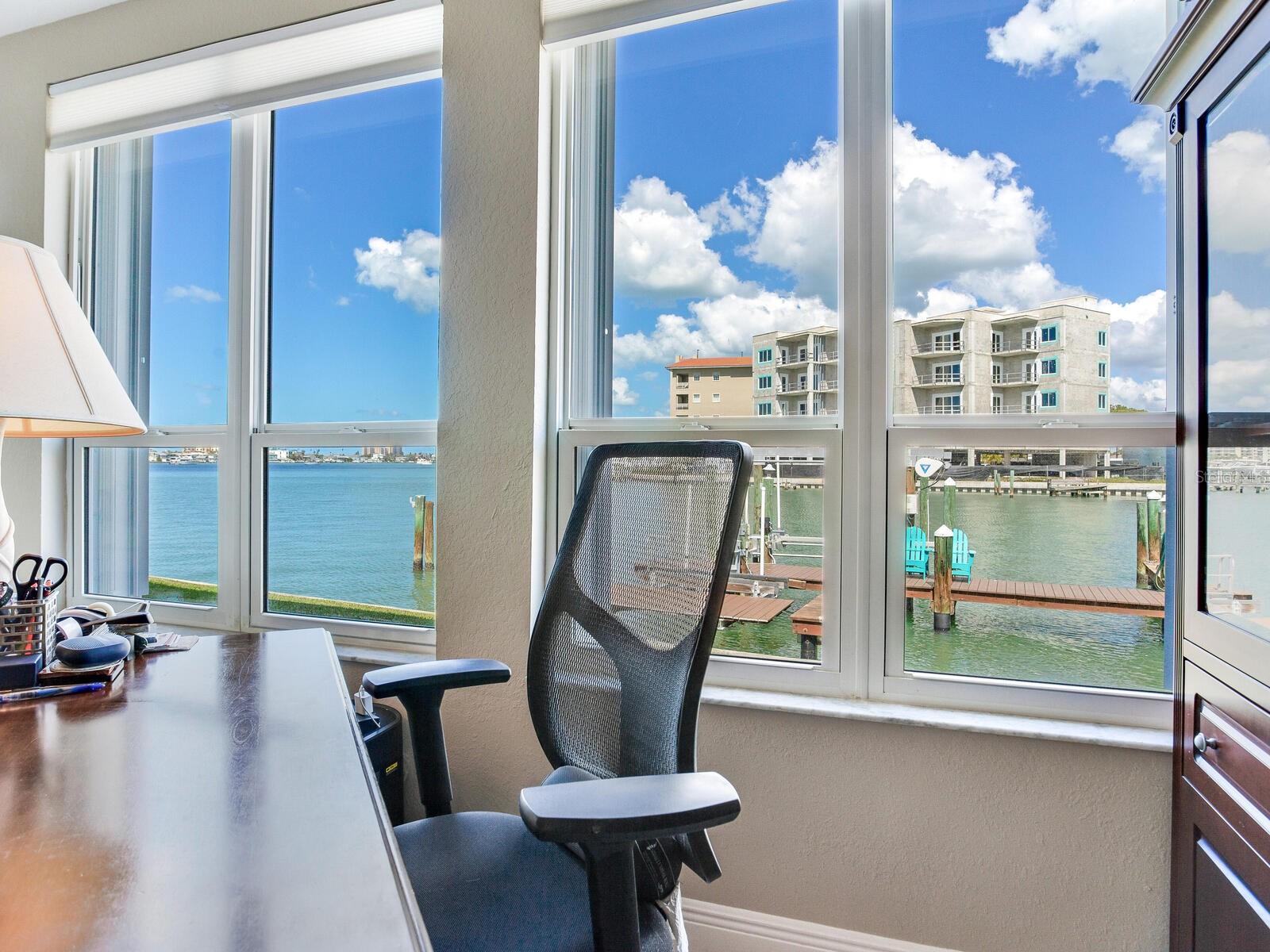 210 Dolphin Pt #b Property Photo 14