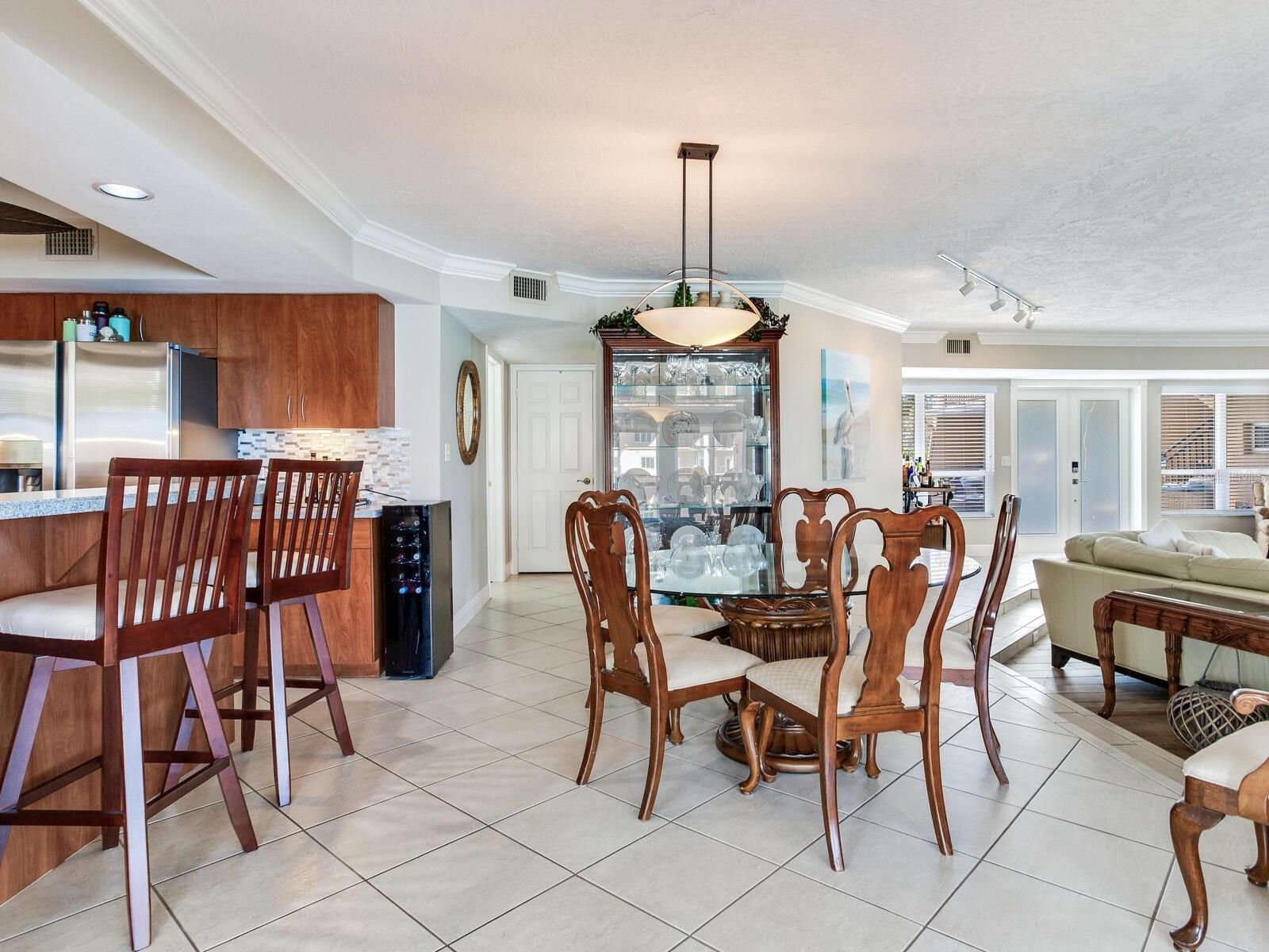 210 Dolphin Pt #b Property Photo 23