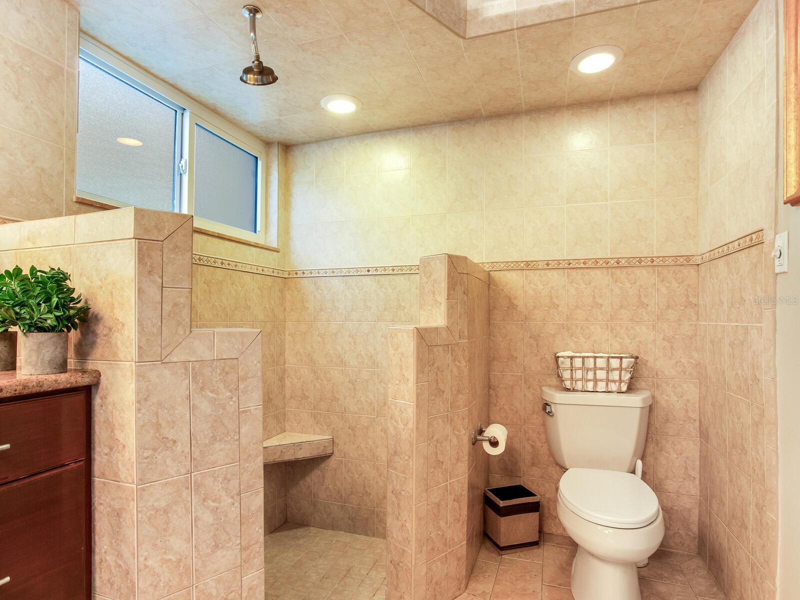 210 Dolphin Pt #b Property Photo 45
