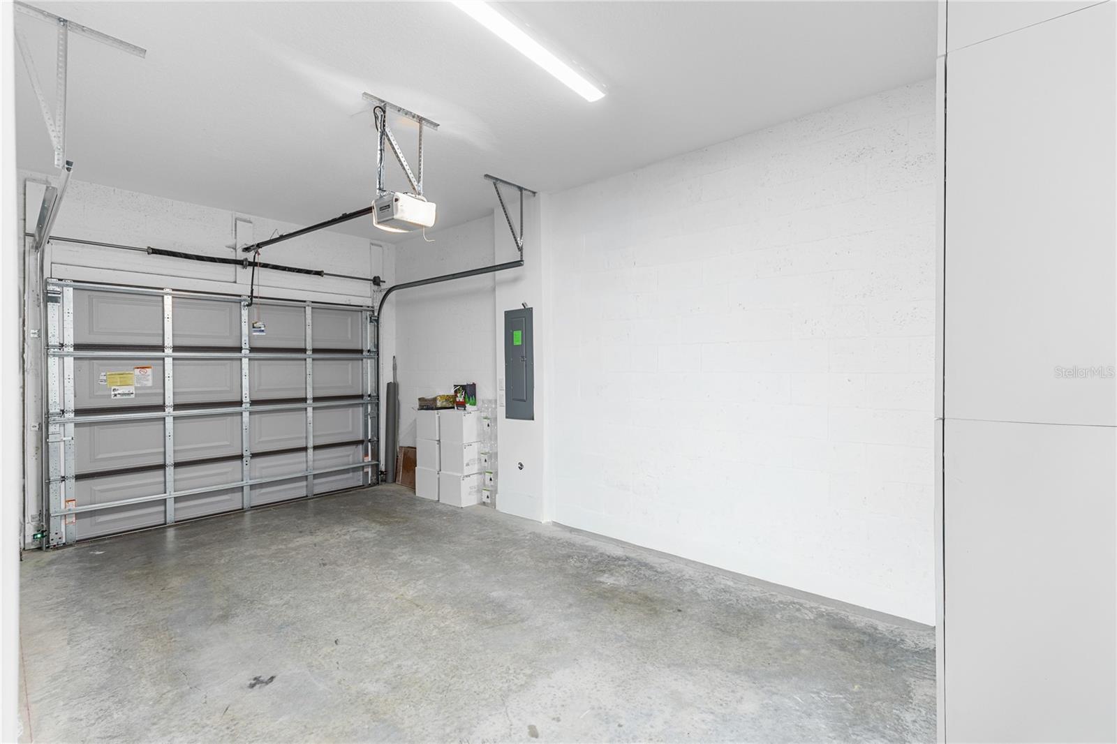 TB8482448 Property Photo 44