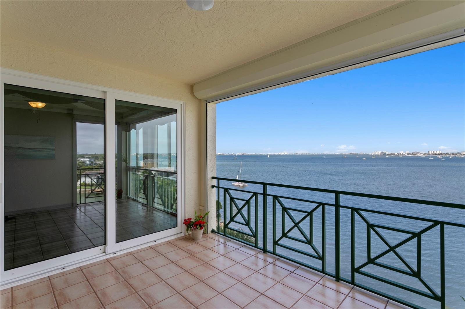 4717 Dolphin Cay Ln S #507 Property Photo 3