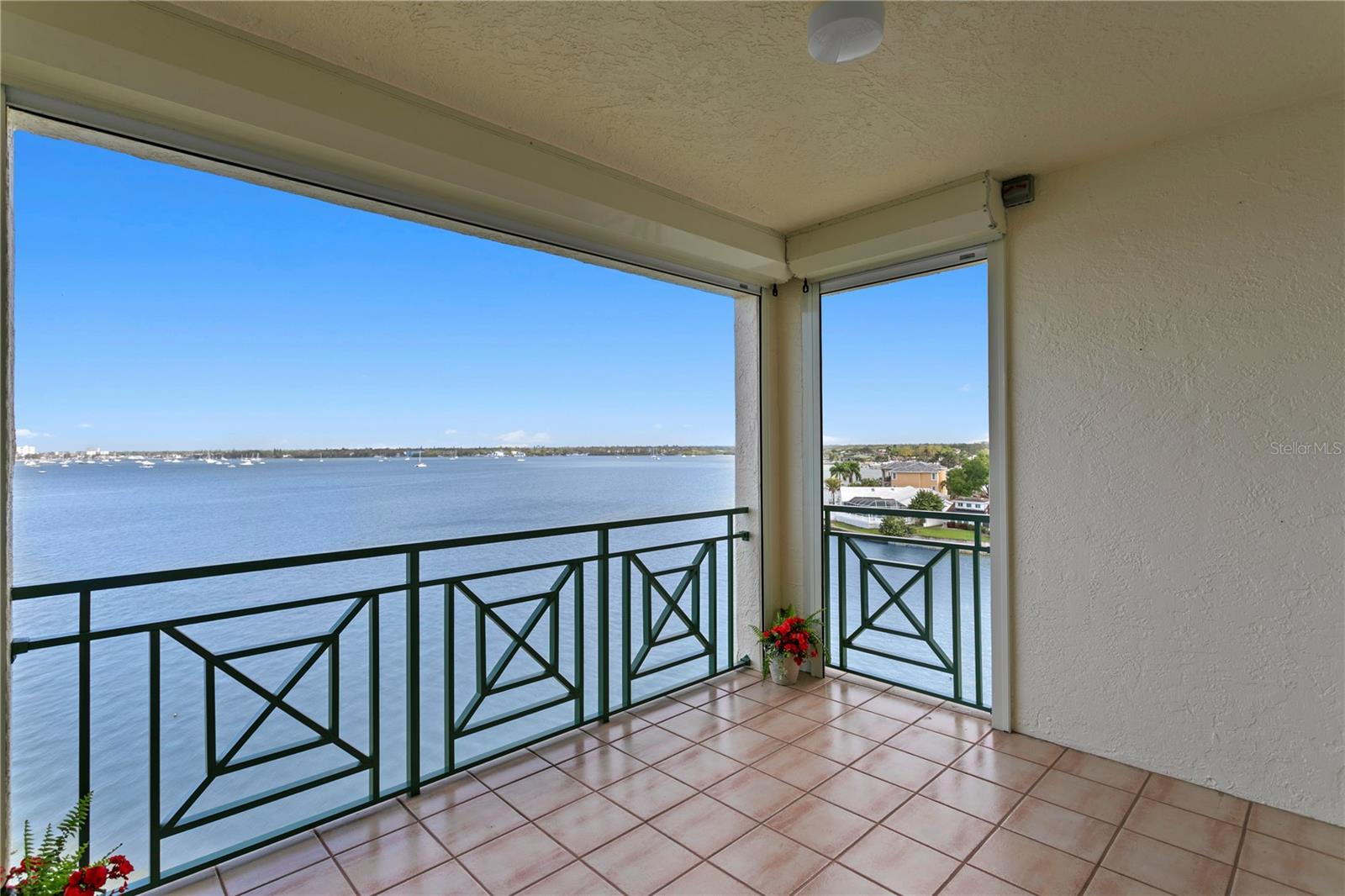 4717 Dolphin Cay Ln S #507 Property Photo 5