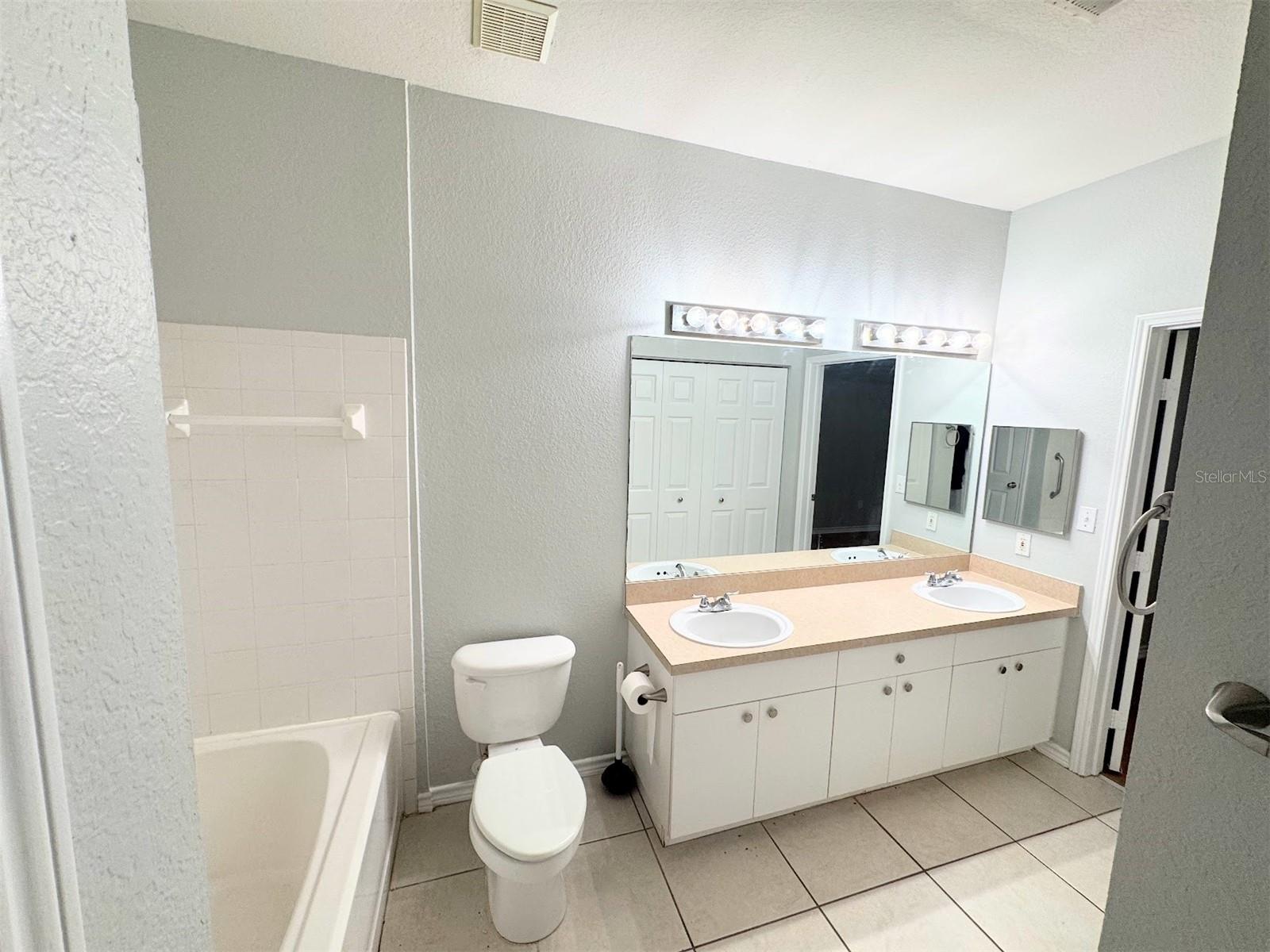4305 Bayside Village Dr #104 Property Photo 12