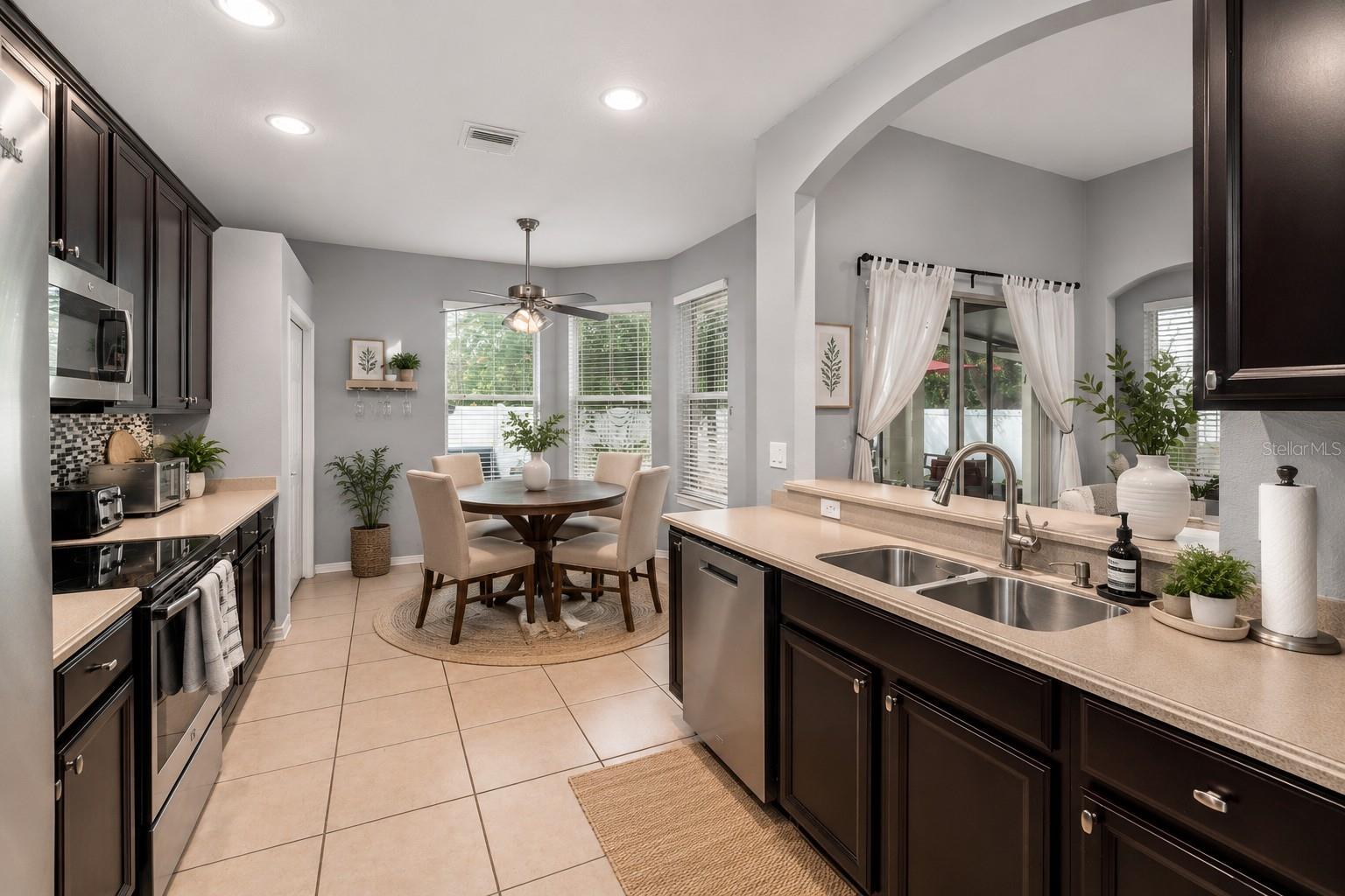 10207 Avelar Ridge Dr Property Photo 6