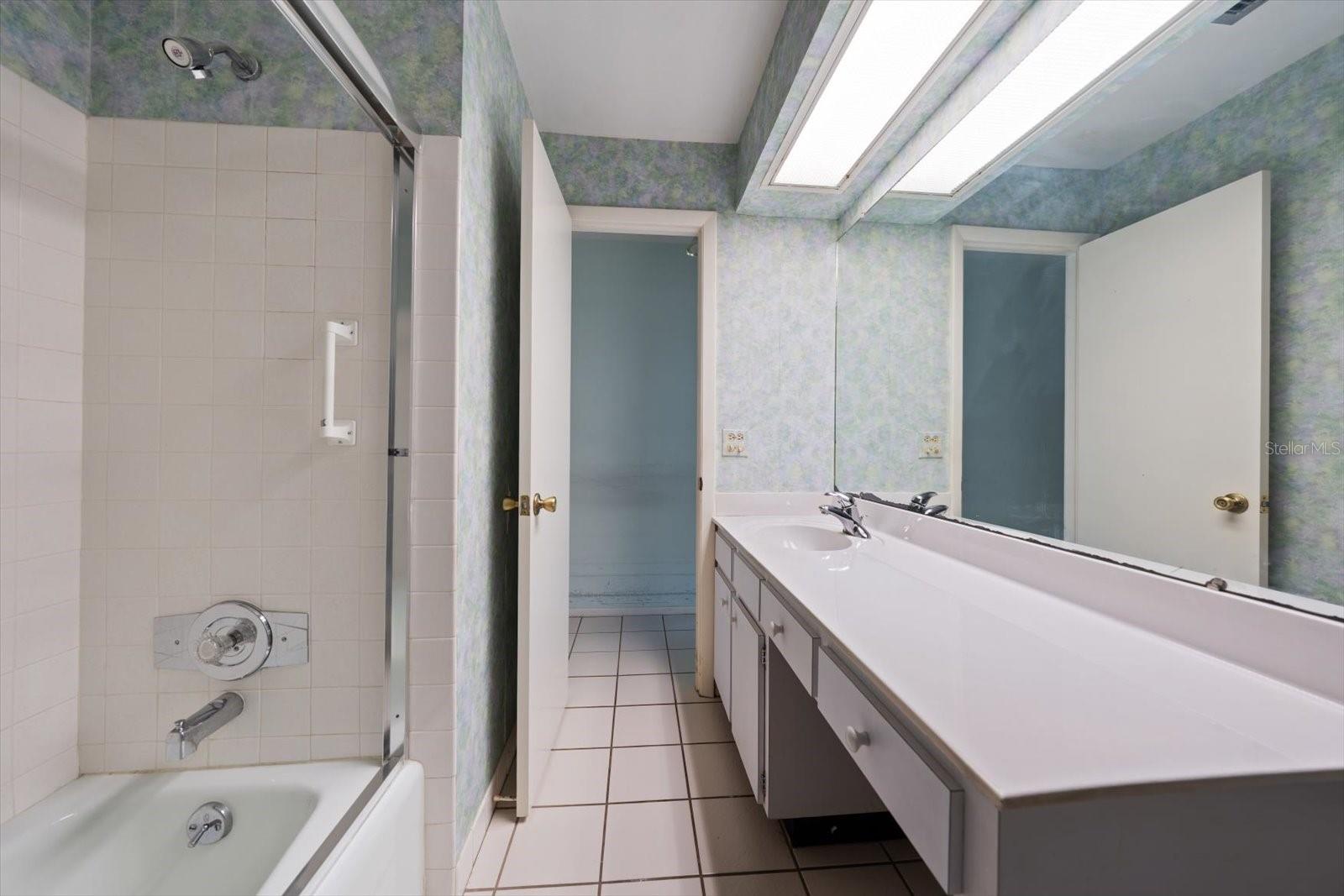 100 Bluff View Dr #114a Property Photo 29