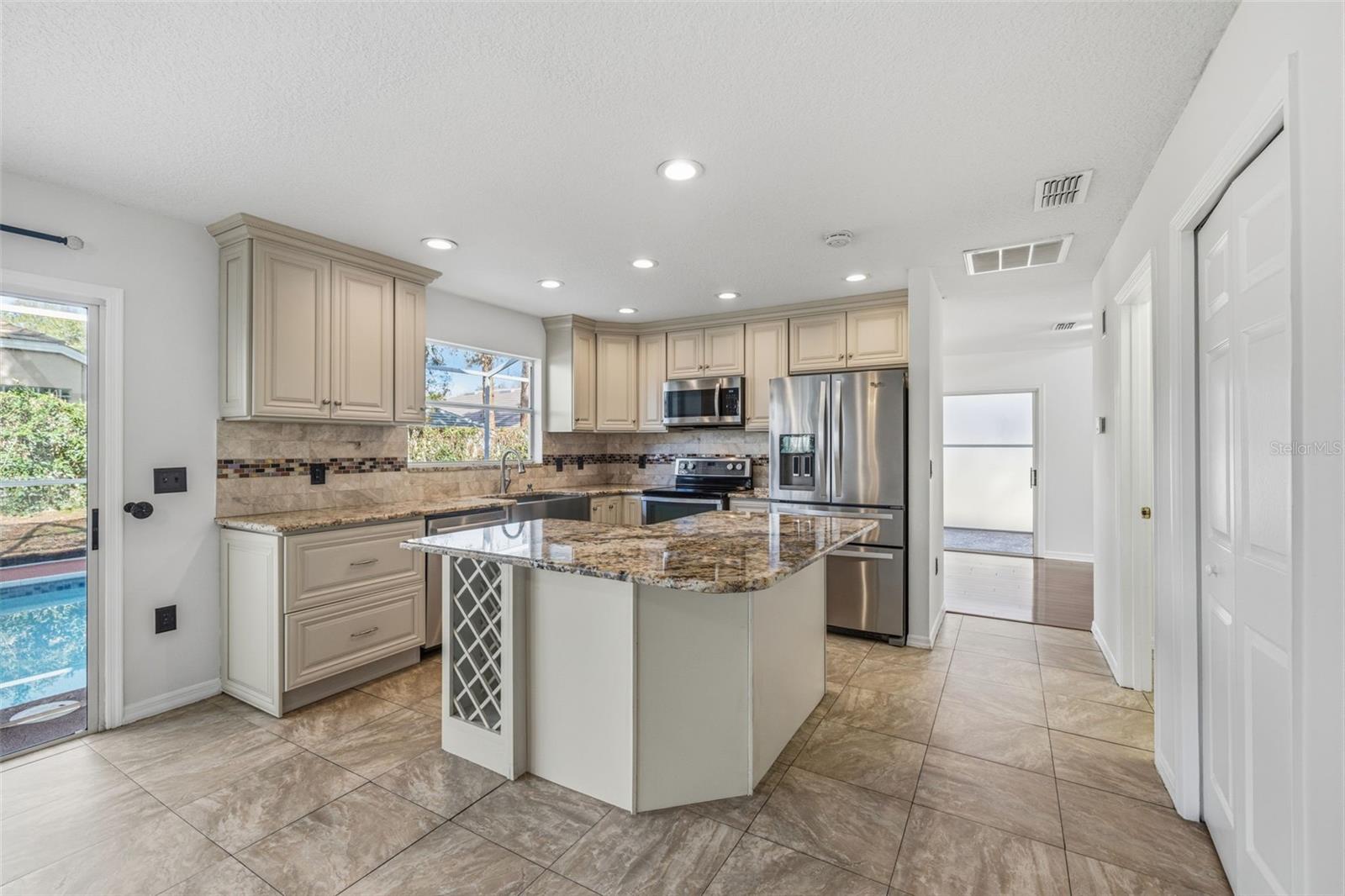 17705 Esprit Dr Property Photo 10