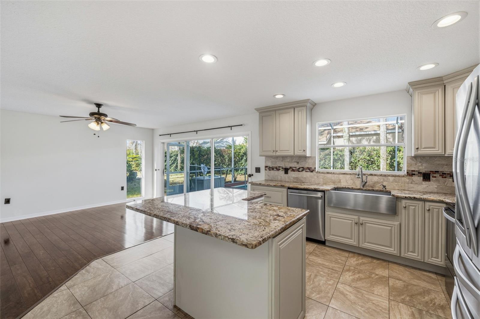 17705 Esprit Dr Property Photo 13