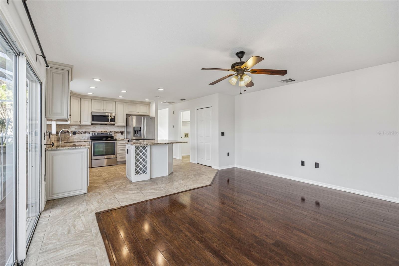 17705 Esprit Dr Property Photo 16