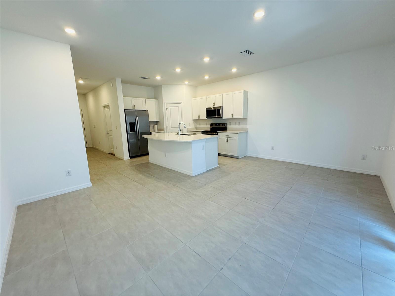 2264 Paravane Way Property Photo 3