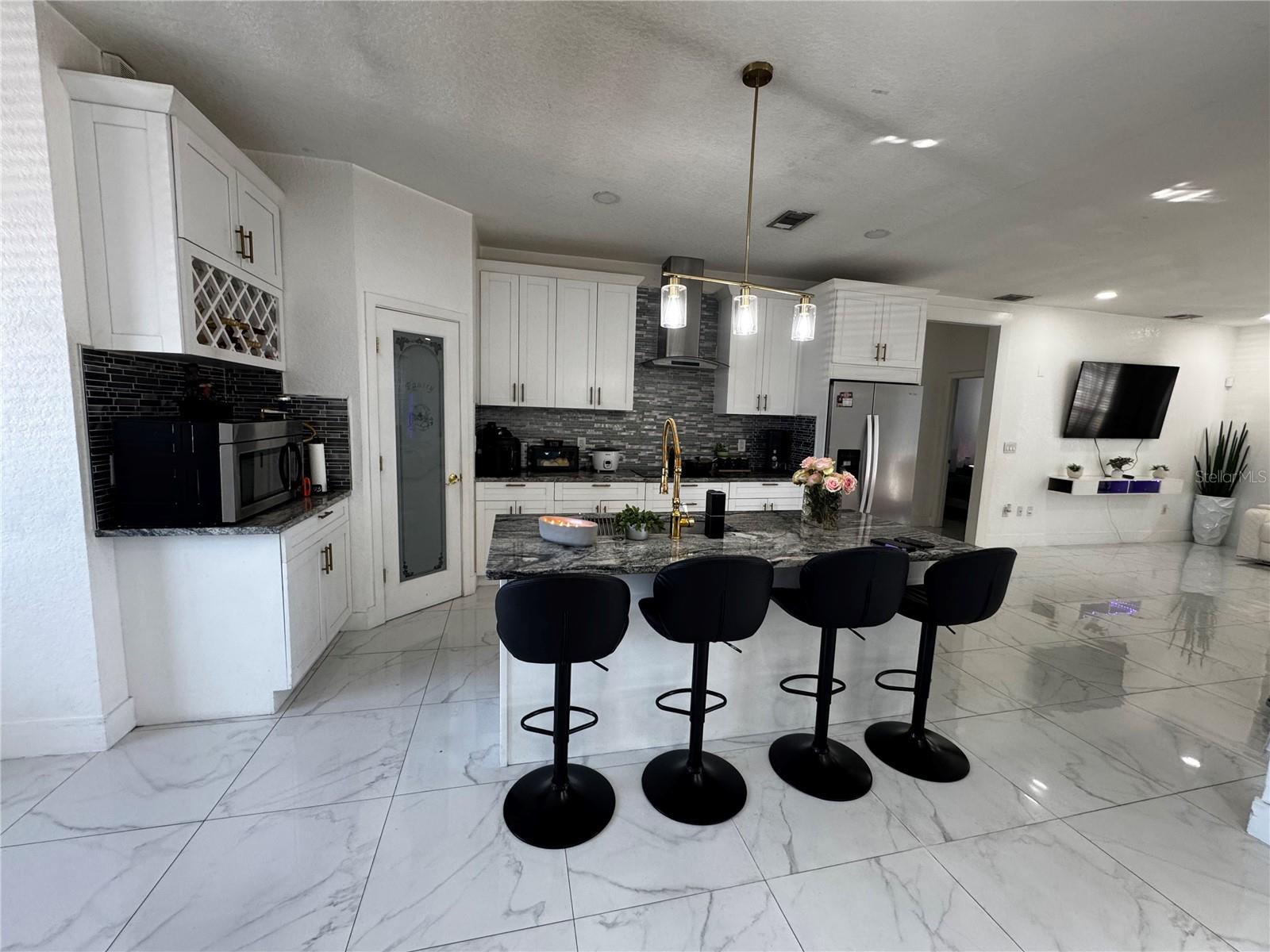 10130 Spring Hill Dr Property Photo 8