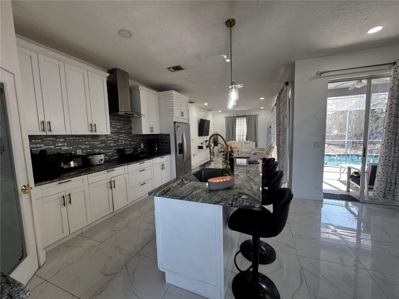 10130 Spring Hill Dr Property Photo 9