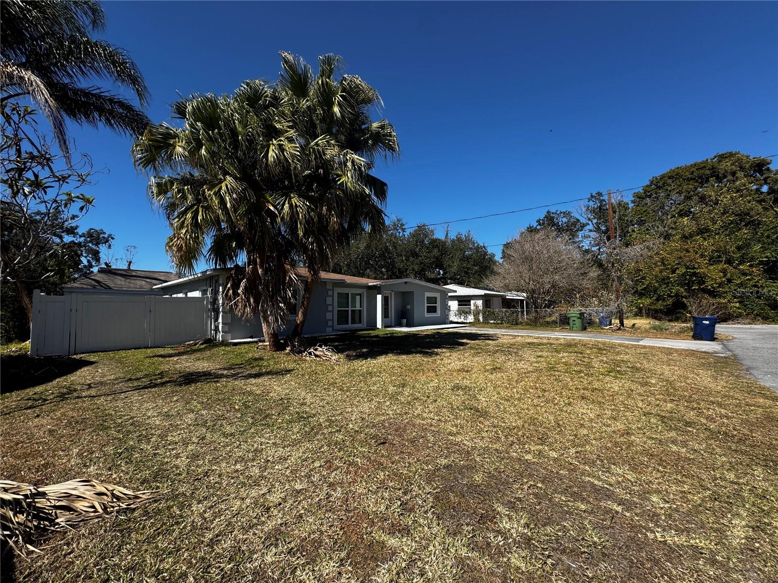 6914 N Ola Ave Property Photo 3